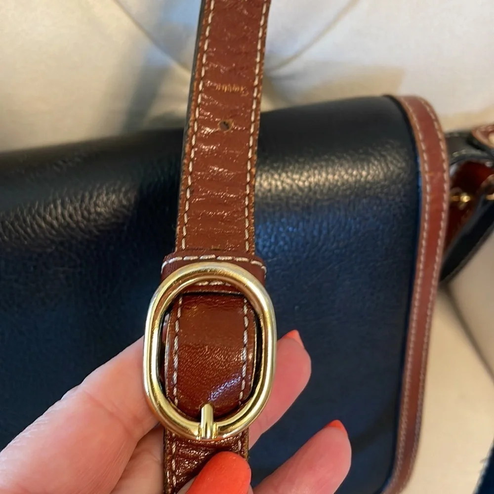 Bally vintage flap cross body pumices GENUINE pebble leather lots of space retro